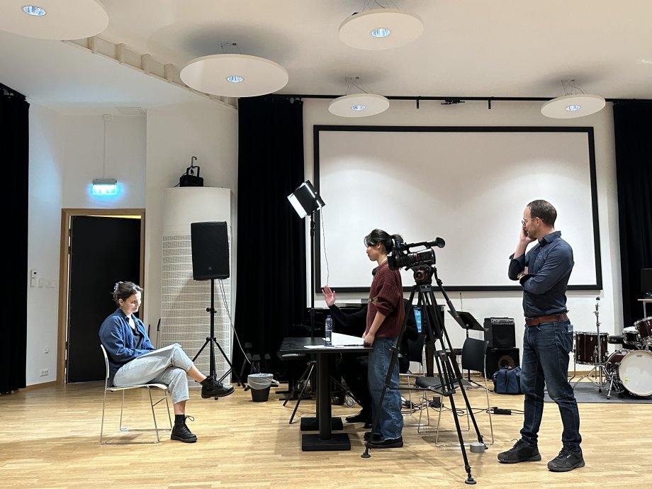 Regissören och producenten Osmond Karim ledde regiworkshop. Foto: Emma Lidström.