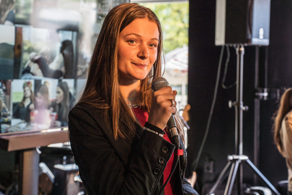 Alma Gonzalez-Campo pitchar sitt kommande projekt under Pixel Skånes Kortfilmsfestival 2026