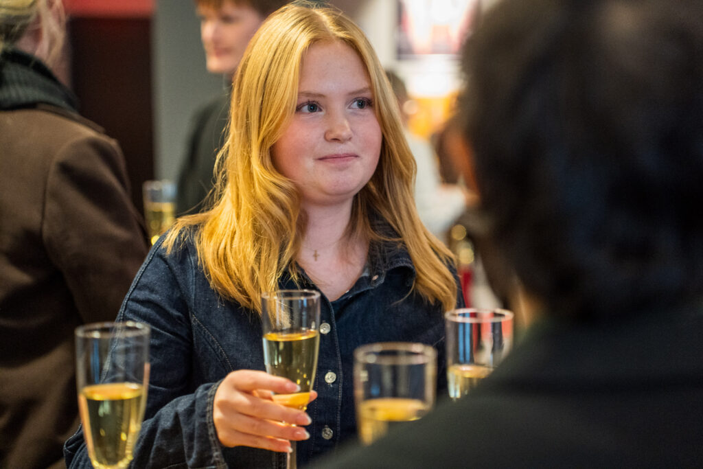 Saga Stenman spelar huvudrollen i Nipster